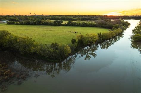 alvarado texas cattle ranch.